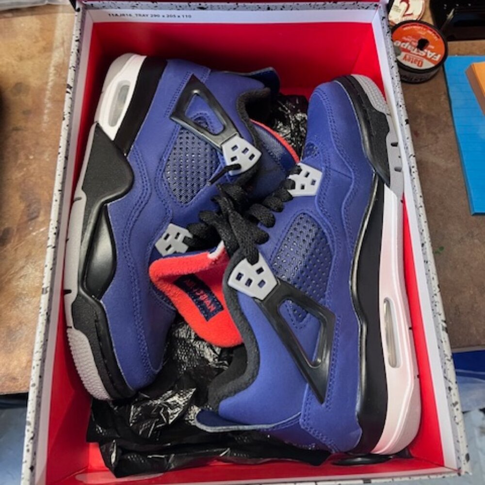 4Y JORDAN'S